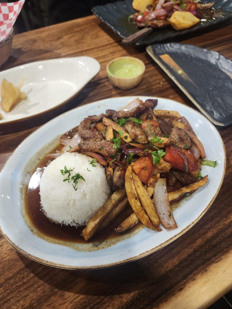 La Lima en Beaverton ofrece tanto comida peruana deliciosa como un ambiente increíble.